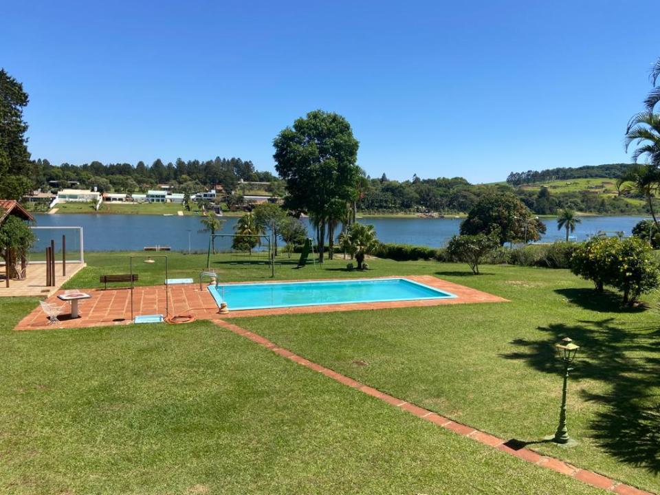 Casa Pé na Água Condomínio Village Cabo Santa Bárbara - SP - águas De Santa Bárbara